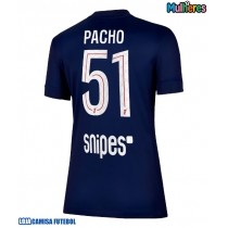 Camisa de Futebol Paris Saint-Germain Willian Pacho #51 Equipamento Principal Mulheres 2025-26 Manga Curta